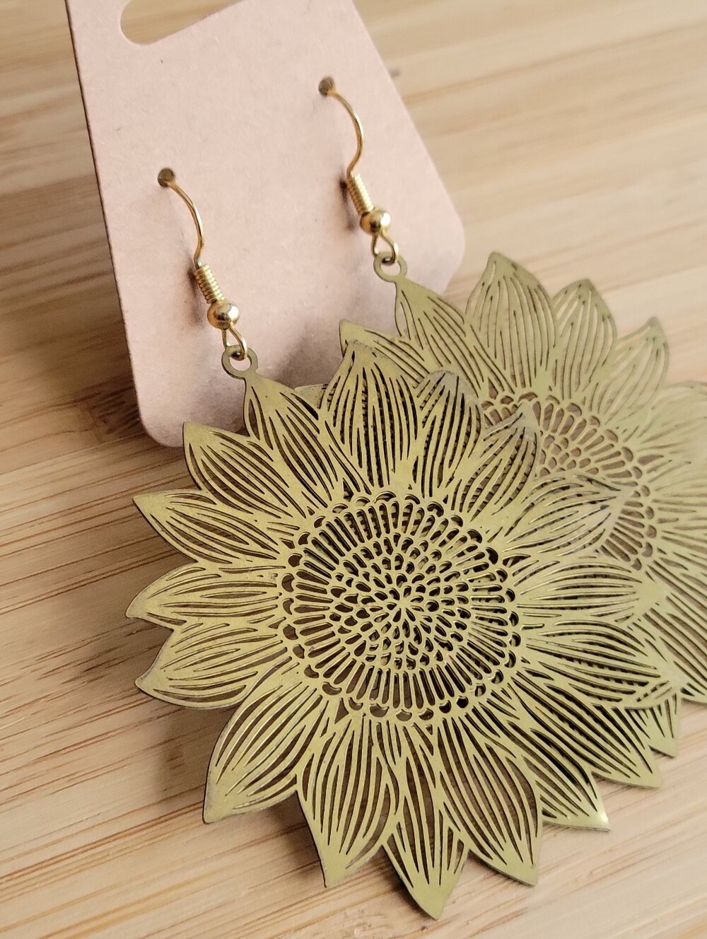 Boho Gold Filigree Sunflower Dangle Earrings Lightweight‎ Statement Jewelry 2.5"